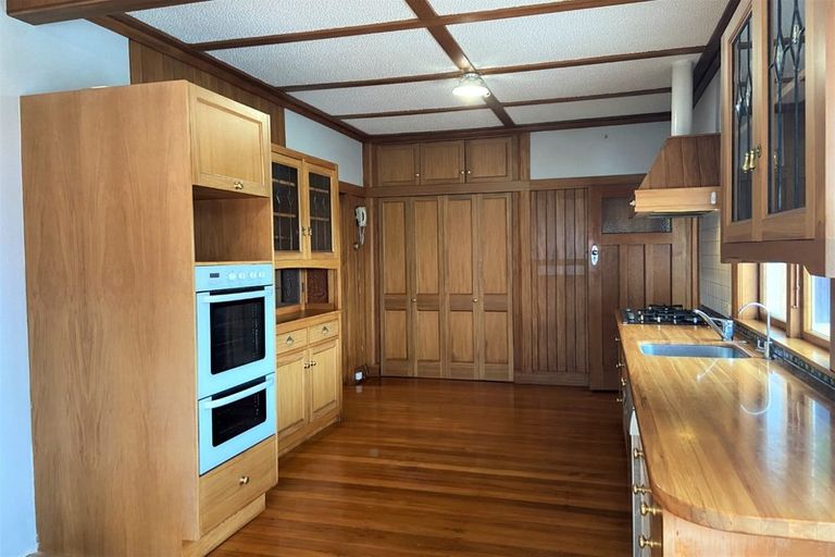 Photo of property in 12 Mangorei Road, Strandon, New Plymouth, 4312