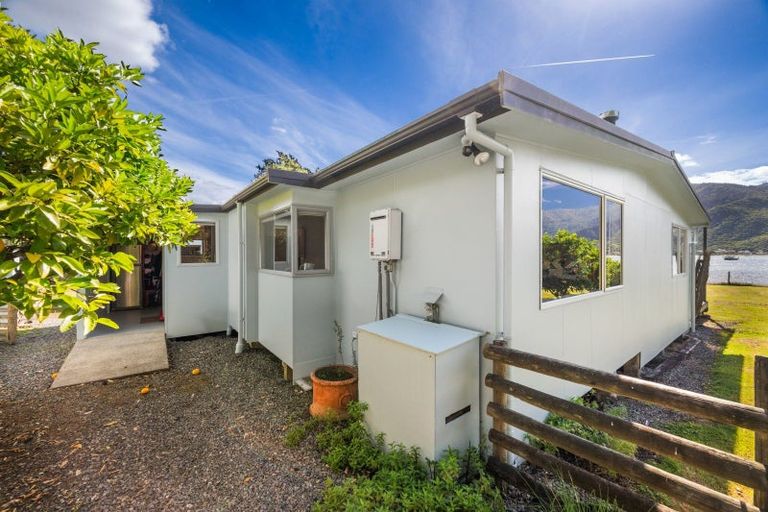 Photo of property in 1755 Queen Charlotte Drive, Linkwater, Picton, 7281