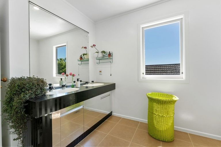 Photo of property in 110 Buick Crescent, Awapuni, Palmerston North, 4412