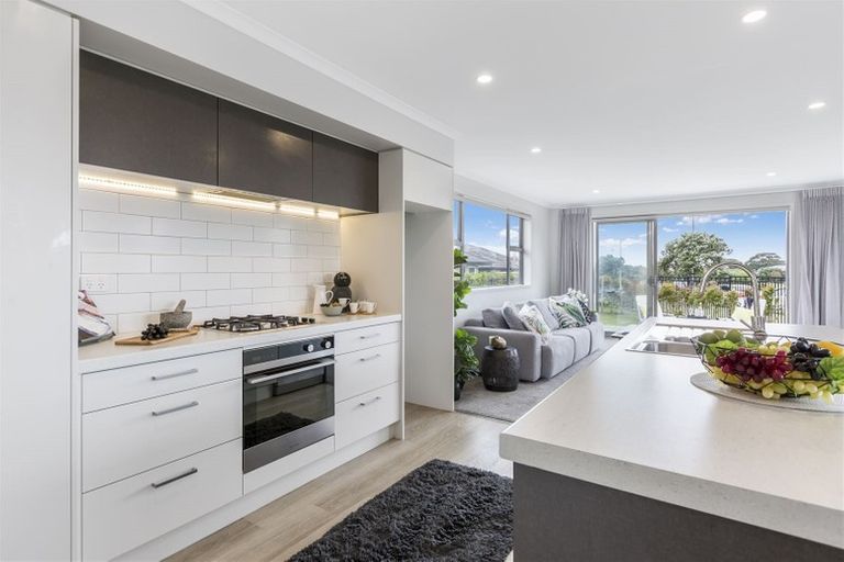 Photo of property in 81 West Hoe Road, Orewa, 0931