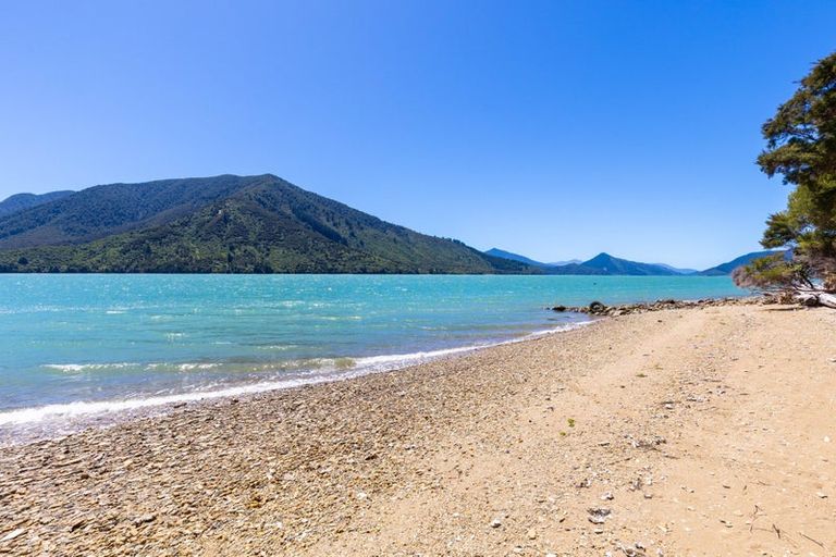 Photo of property in 606 Moetapu Bay Road, Moetapu Bay, Picton, 7282