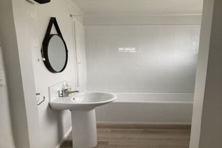 Photo of property in 78 Matipo Road, Mairangi Bay, Auckland, 0630