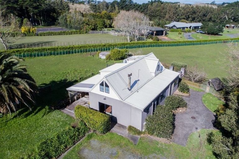 Photo of property in 87 Tawa Road, Kumeu, 0891