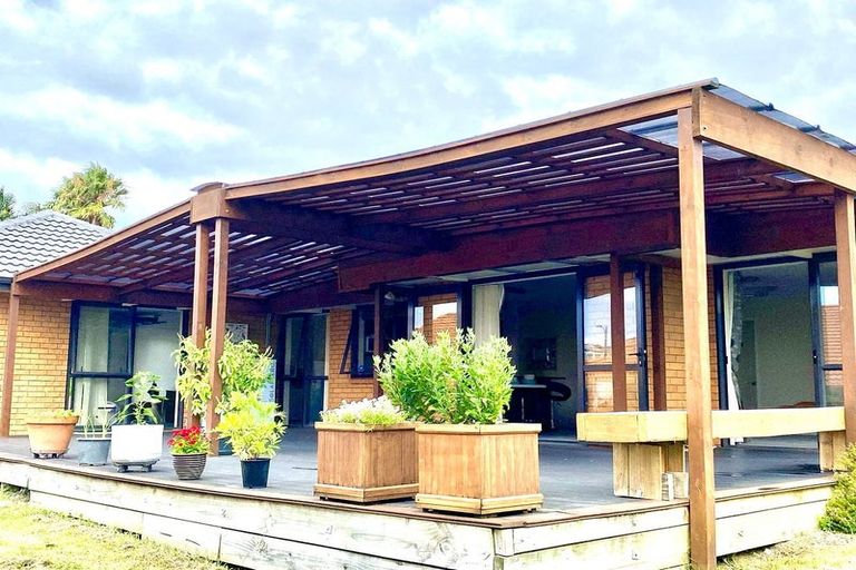 Photo of property in 12 Chadlington Avenue, Henderson, Auckland, 0612