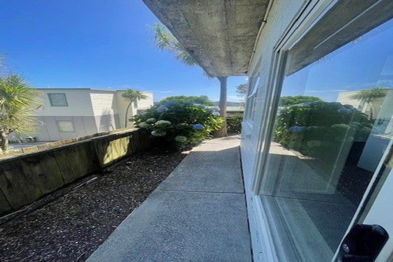 Photo of property in 1/9 Pemberton Avenue, Bayview, Auckland, 0629