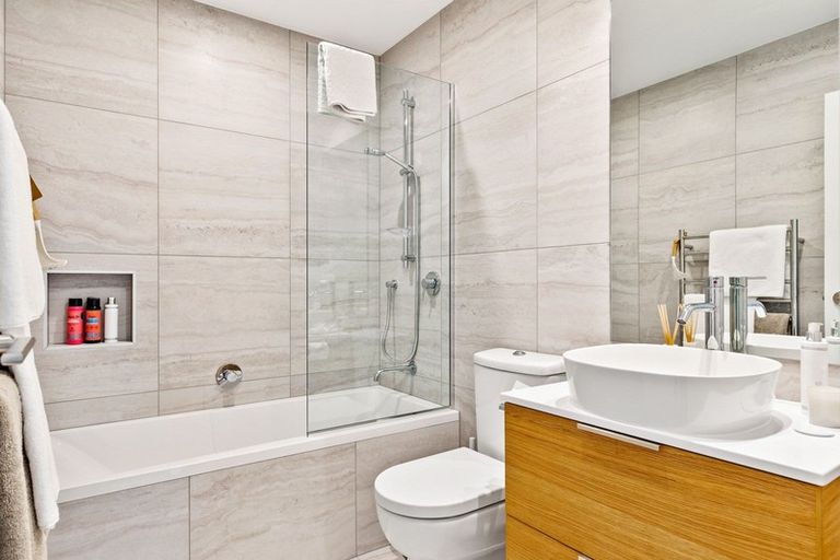 Photo of property in 10d Hastings Road, Mairangi Bay, Auckland, 0630