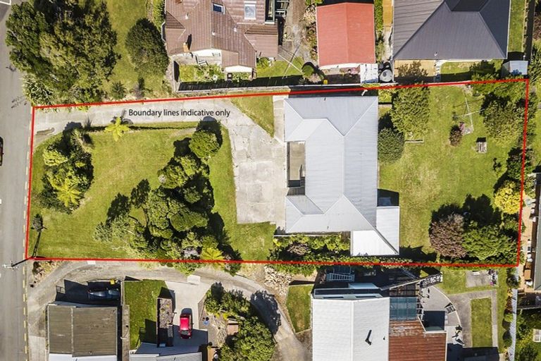 Photo of property in 7 Rewa Terrace, Tawa, Wellington, 5028