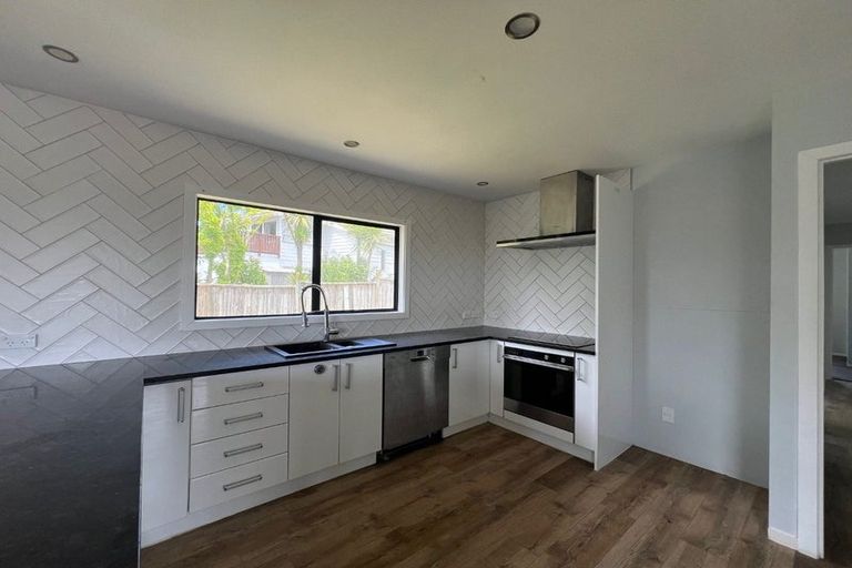 Photo of property in 14 Sabana Place, Unsworth Heights, Auckland, 0632