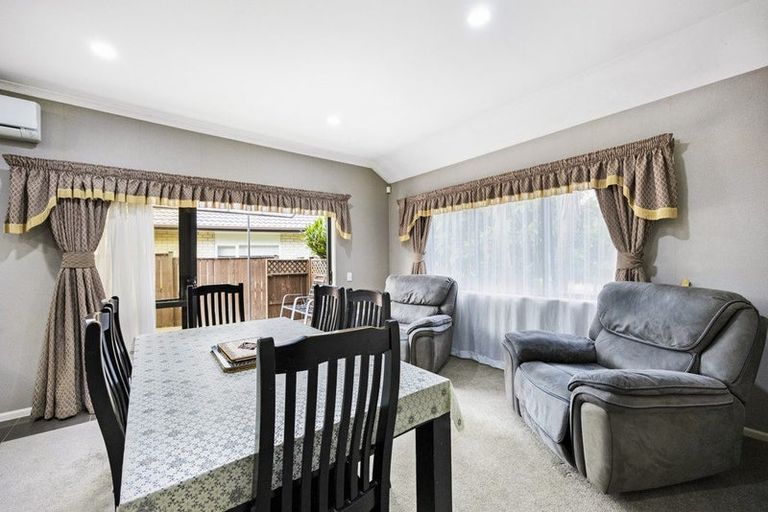 Photo of property in 1 Seresin Crescent, Flat Bush, Auckland, 2016