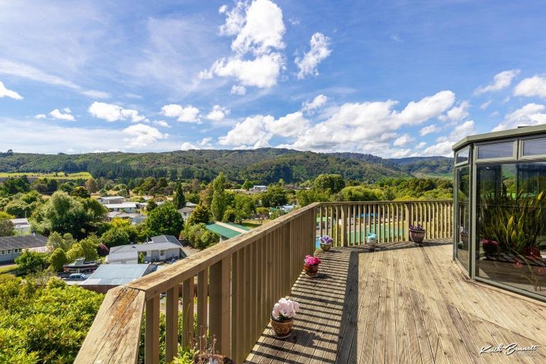 Photo of property in 27 Plateau Road, Te Marua, Upper Hutt, 5018
