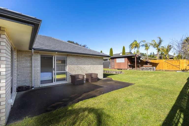 Photo of property in 6 Caffreys Avenue, Massey, Auckland, 0614