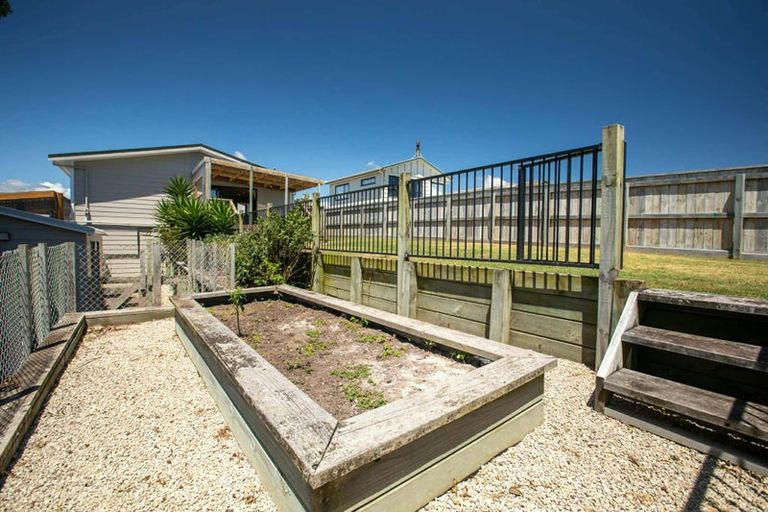 Photo of property in 35 Gawler Street, Te Horo Beach, Otaki, 5581
