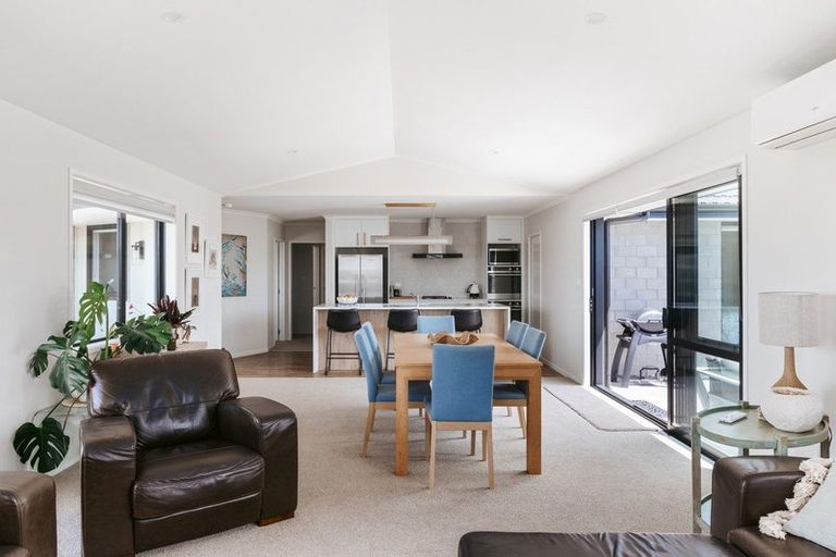 Photo of property in 12 Brendan Close, Omokoroa, 3114