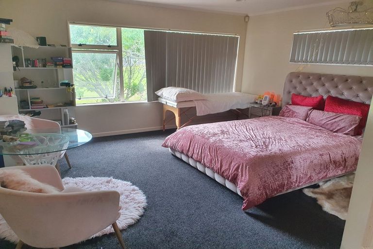 Photo of property in 3 Taroka Close, Pinehill, Auckland, 0632