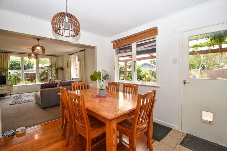 Photo of property in 1 Hughan Place, Carterton, 5713