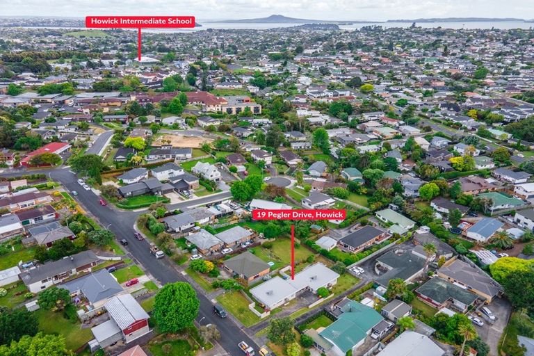 Photo of property in 1-2/19 Pegler Drive, Howick, Auckland, 2014