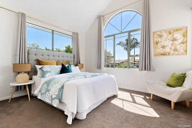 Photo of property in 243a Hill Road, The Gardens, Auckland, 2105