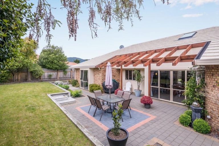 Photo of property in 10 Compass Court, Paraparaumu, 5032