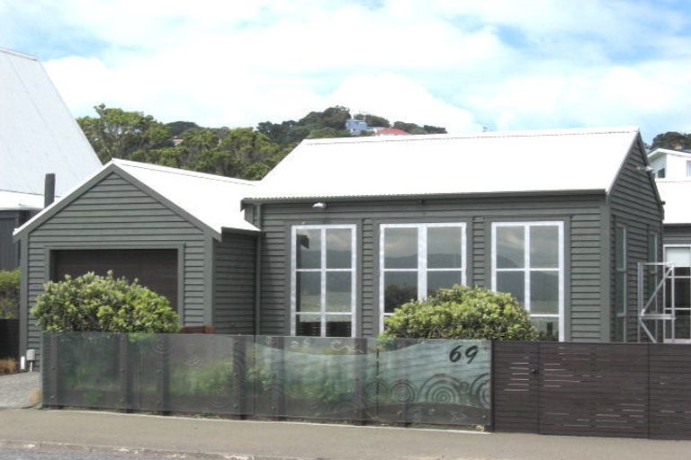 Photo of property in 69 Marine Parade, Seatoun, Wellington, 6022