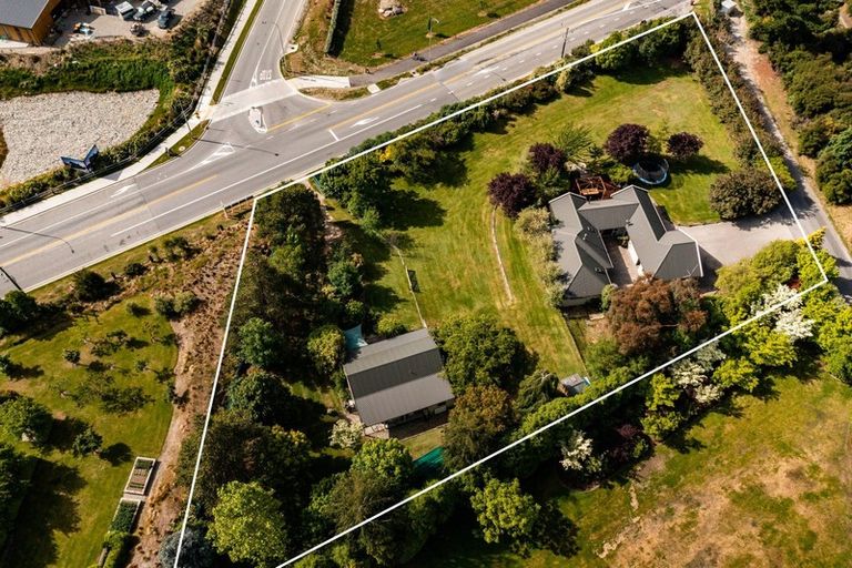 Photo of property in 689 Aubrey Road, Albert Town, Wanaka, 9305