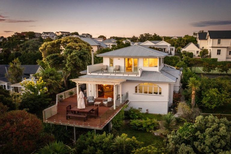 Photo of property in 117 Priestley Terrace, Bluff Hill, Napier, 4110