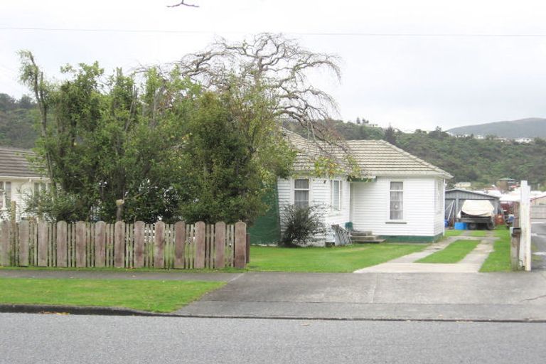 Photo of property in 19 Hawthorn Crescent, Stokes Valley, Lower Hutt, 5019