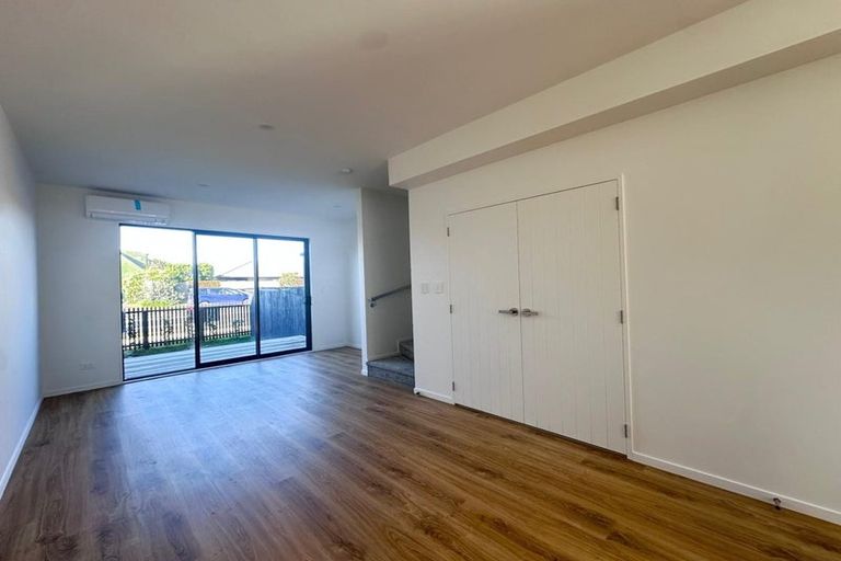 Photo of property in 2/103 Botany Road, Botany Downs, Auckland, 2010