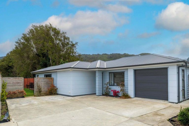 Photo of property in 6 Rimutaka Street, Trentham, Upper Hutt, 5018