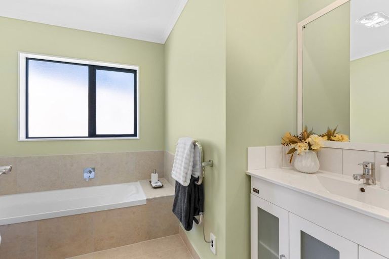 Photo of property in 79 Kirikiri Drive, Papakura, 2110