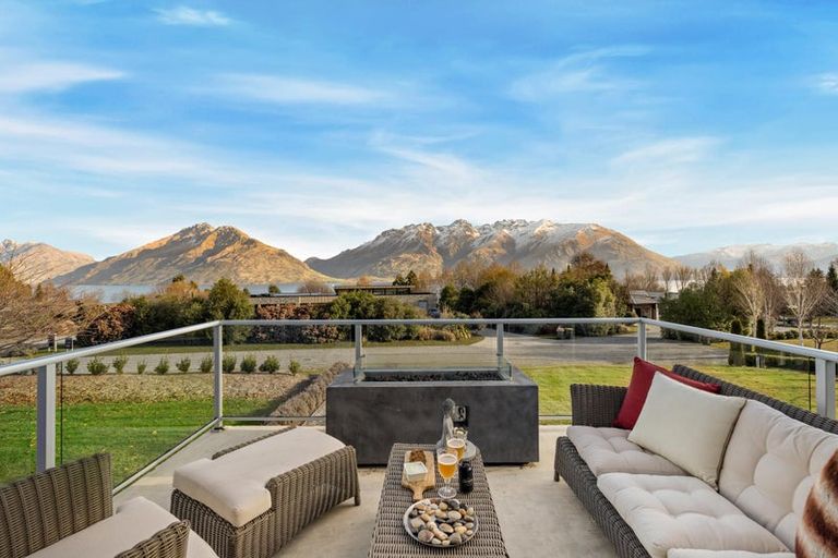 Photo of property in 2 Tasman Terrace, Drift Bay, Queenstown, 9371