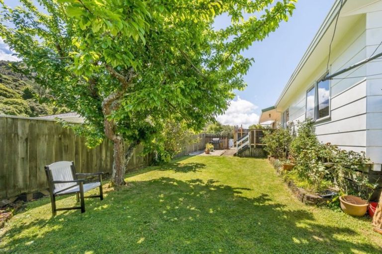 Photo of property in 18 Tulsa Grove, Totara Park, Upper Hutt, 5018