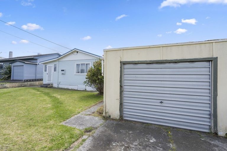 Photo of property in 38 Paritutu Road, Spotswood, New Plymouth, 4310
