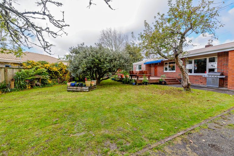 Photo of property in 6 Sturges Road, Henderson, Auckland, 0610