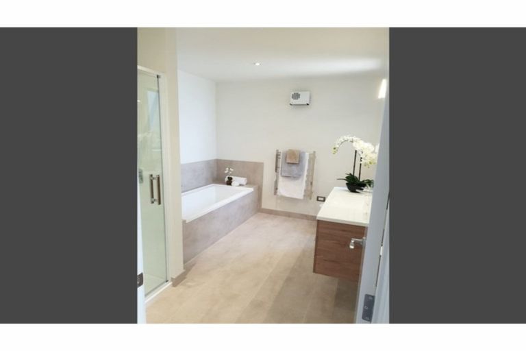 Photo of property in 33 Wallace Road, Ranui, Auckland, 0612