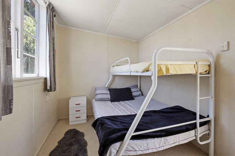 Photo of property in 51 Seaview Road, Marfell, New Plymouth, 4310