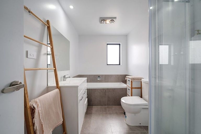 Photo of property in 26 Eileen Newey Place, Henderson, Auckland, 0612