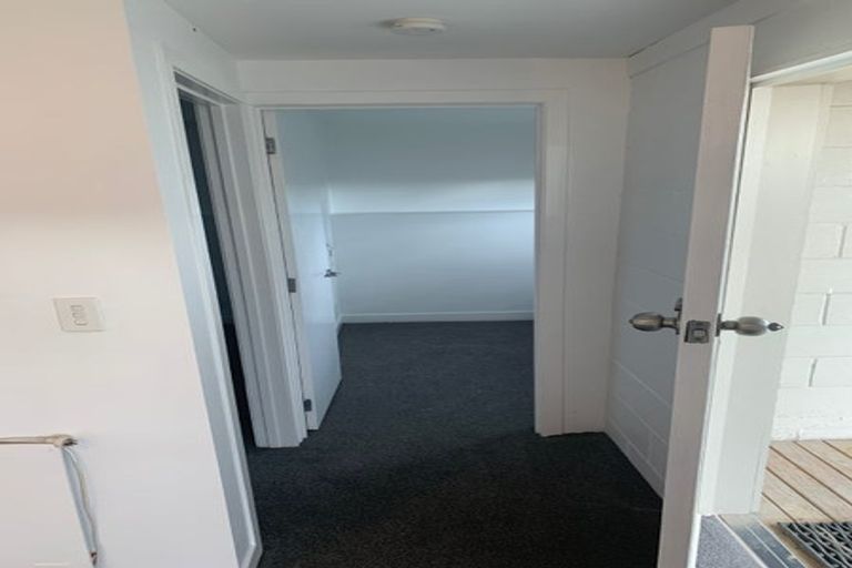 Photo of property in 16a Holiday Road, Stanmore Bay, Whangaparaoa, 0932