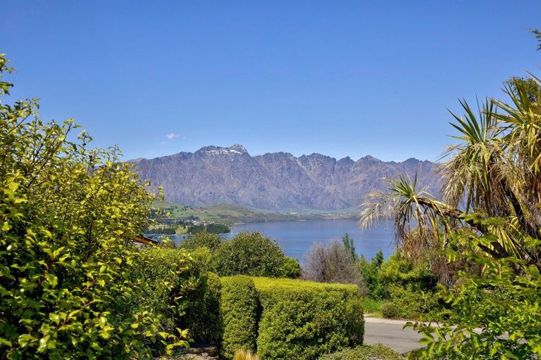 Photo of property in 1-3/1 Matakauri Place, Fernhill, Queenstown, 9300
