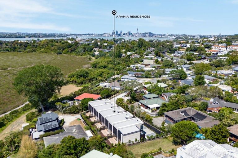 Photo of property in 21b Arahia Street, Northcote, Auckland, 0627