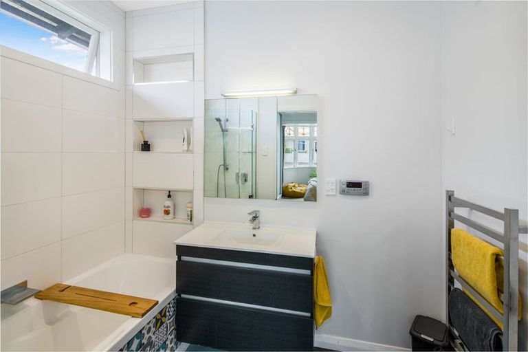 Photo of property in 202 Coutts Street, Rongotai, Wellington, 6022