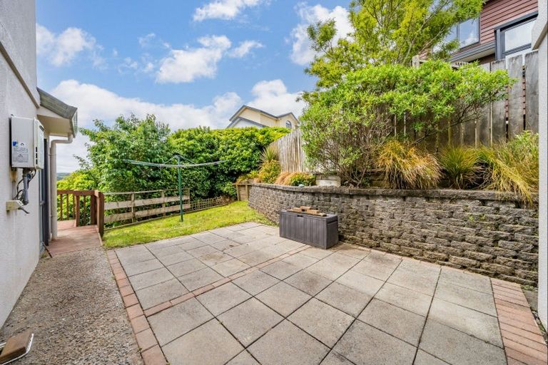 Photo of property in 25 Landsdowne Terrace, Karori, Wellington, 6012