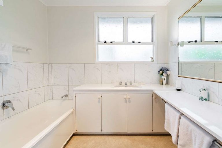 Photo of property in 61 Sheridan Drive, New Lynn, Auckland, 0600