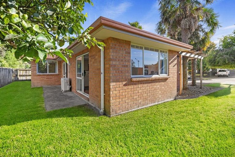 Photo of property in 76 Nielsen Gardens, Rototuna, Hamilton, 3210