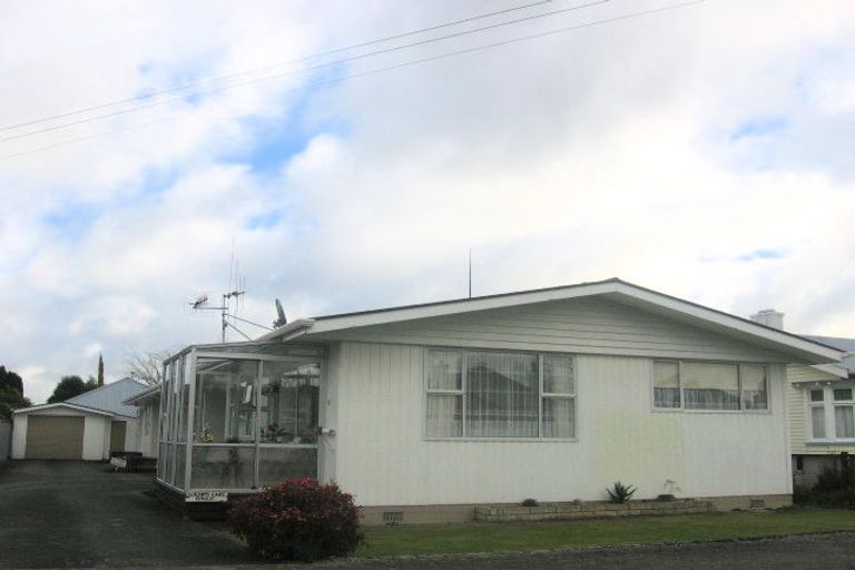 Photo of property in 38 Kingswood Street, Takaro, Palmerston North, 4412