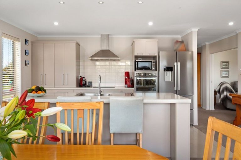 Photo of property in 2 Tranquil Grove, Omokoroa, 3114