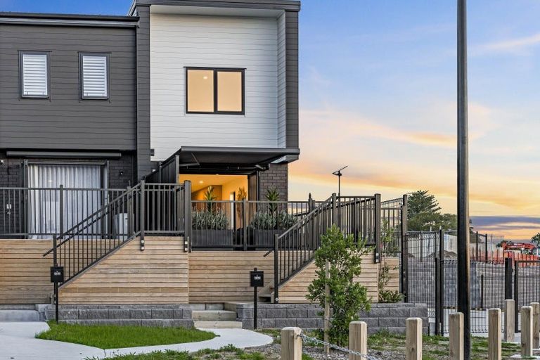 Photo of property in 13/10 Ngaroma House Drive, Hobsonville, Auckland, 0616