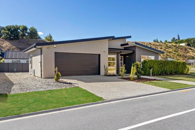 Photo of property in 1 Oxfordshire Avenue, Lower Shotover, Queenstown, 9304