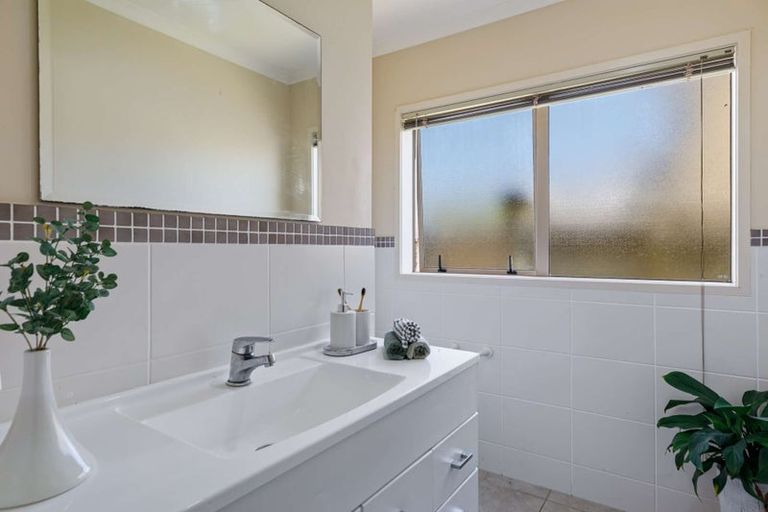 Photo of property in 34 Aitkenhead Court, Parakai, 0830