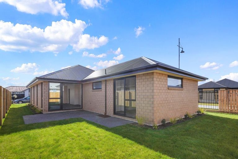 Photo of property in 28 Te Pakiaka Road, Pegasus, 7612