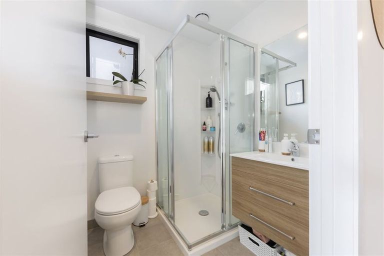 Photo of property in 25 Tokai Place, Glen Eden, 0602